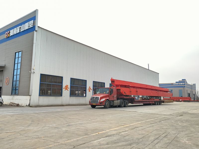 兩臺(tái)10噸 跨度28.4米電動(dòng)葫蘆橋式起重機(jī)，發(fā)往山東威海