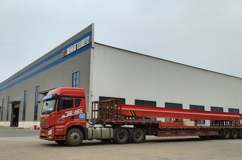 電動單梁起重機(jī)3臺 LD5t—16.8m LD3t—16.5m /2臺 制作完成，發(fā)往江西南昌交付客戶使用。